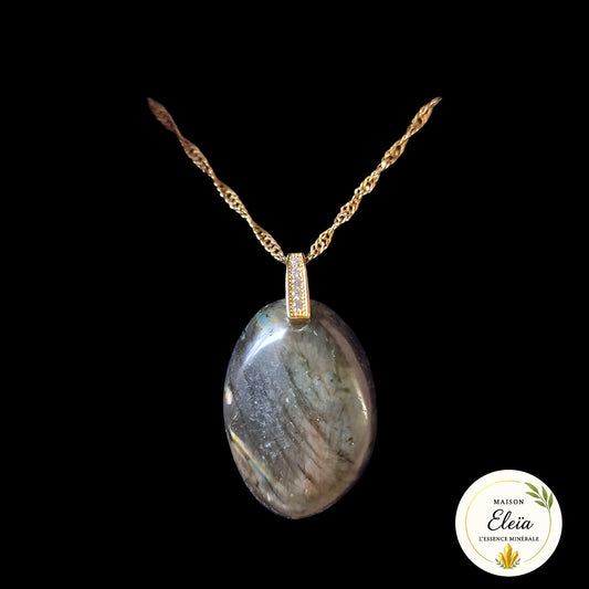 Collier Labradorite de Madagascar – Acier Inoxydable Doré – « Trésor Intemporel »