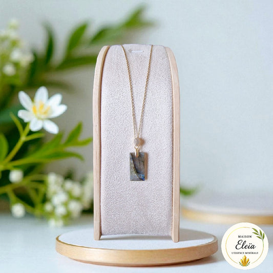 Collier Labradorite de Madagascar – Acier Inoxydable Plaqué Or – « Reflets Sacrés »