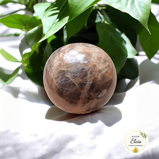 Sphère pierre de lune brune – 134g – nuances naturelles – Pierre apaisante Madagascar
