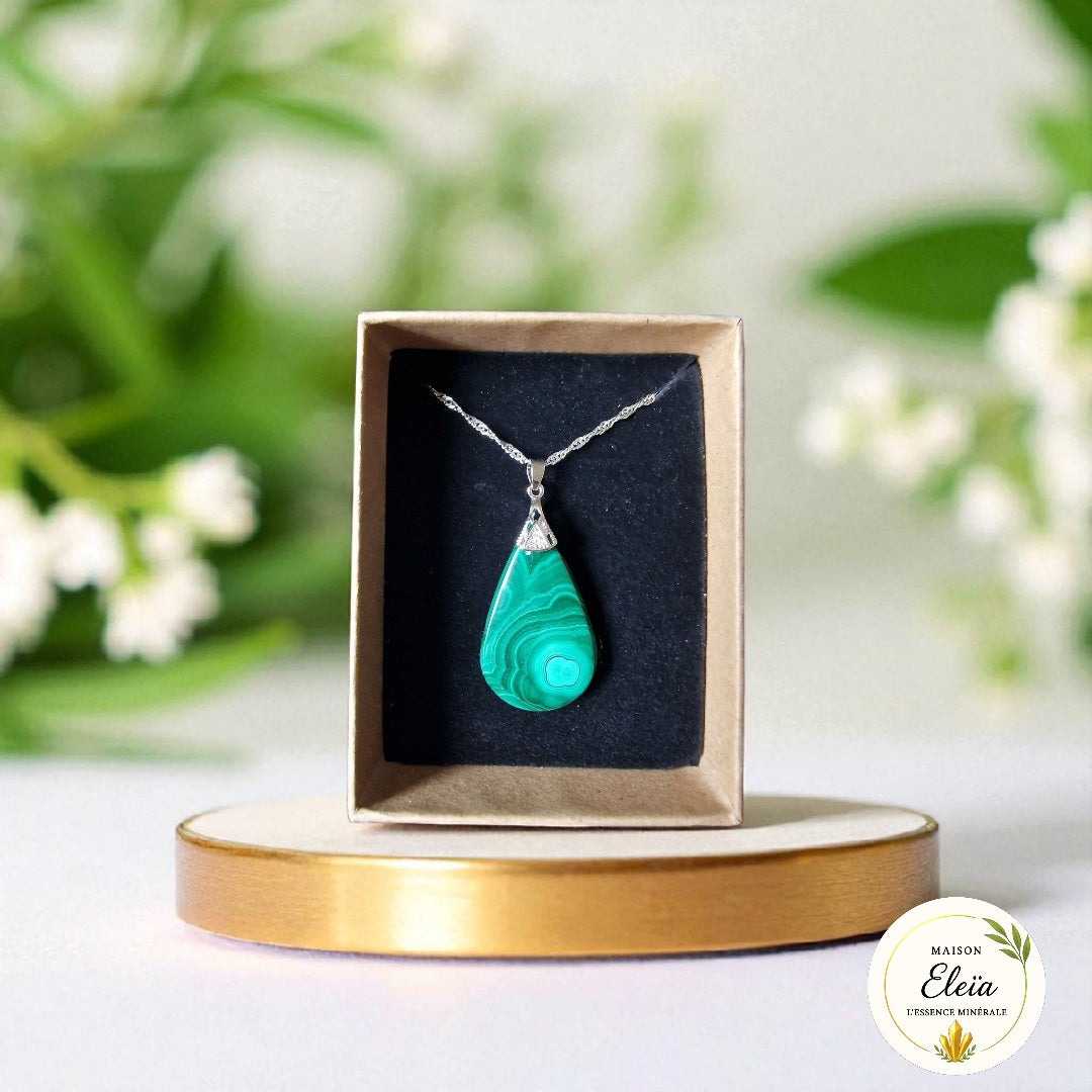 Collier Malachite Naturelle – Zircons & Acier Inoxydable – « Lumière Intemporelle »
