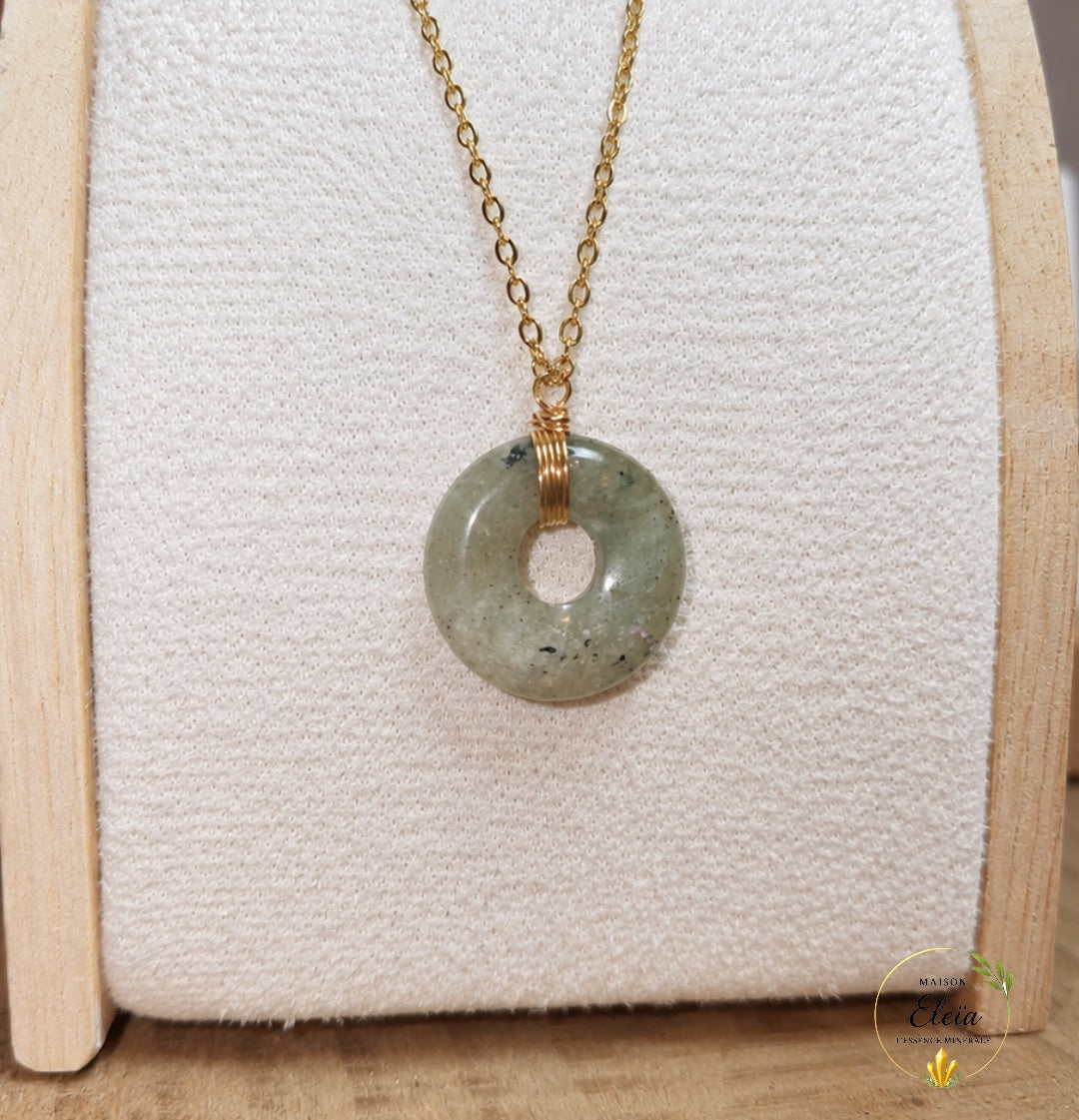 Éclys – Collier Labradorite A Madagascar en Acier Inoxydable Doré | Pendentif Donut 17 mm | Chaîne 48+5cm