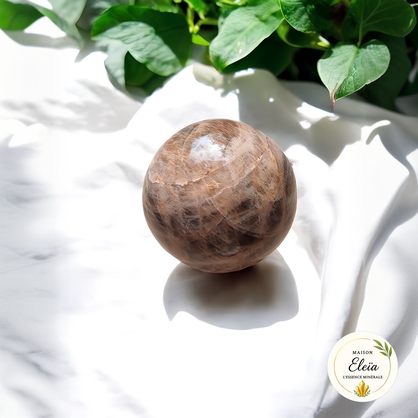 Sphère pierre de lune brune – 134g – nuances naturelles – Pierre apaisante Madagascar