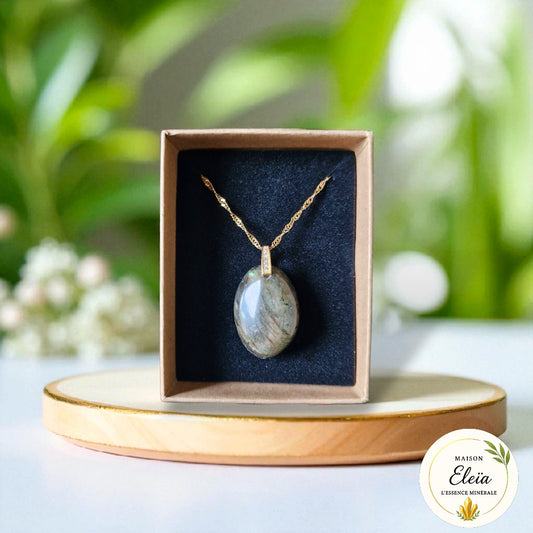 Collier Labradorite de Madagascar – Acier Inoxydable Doré – « Trésor Intemporel »